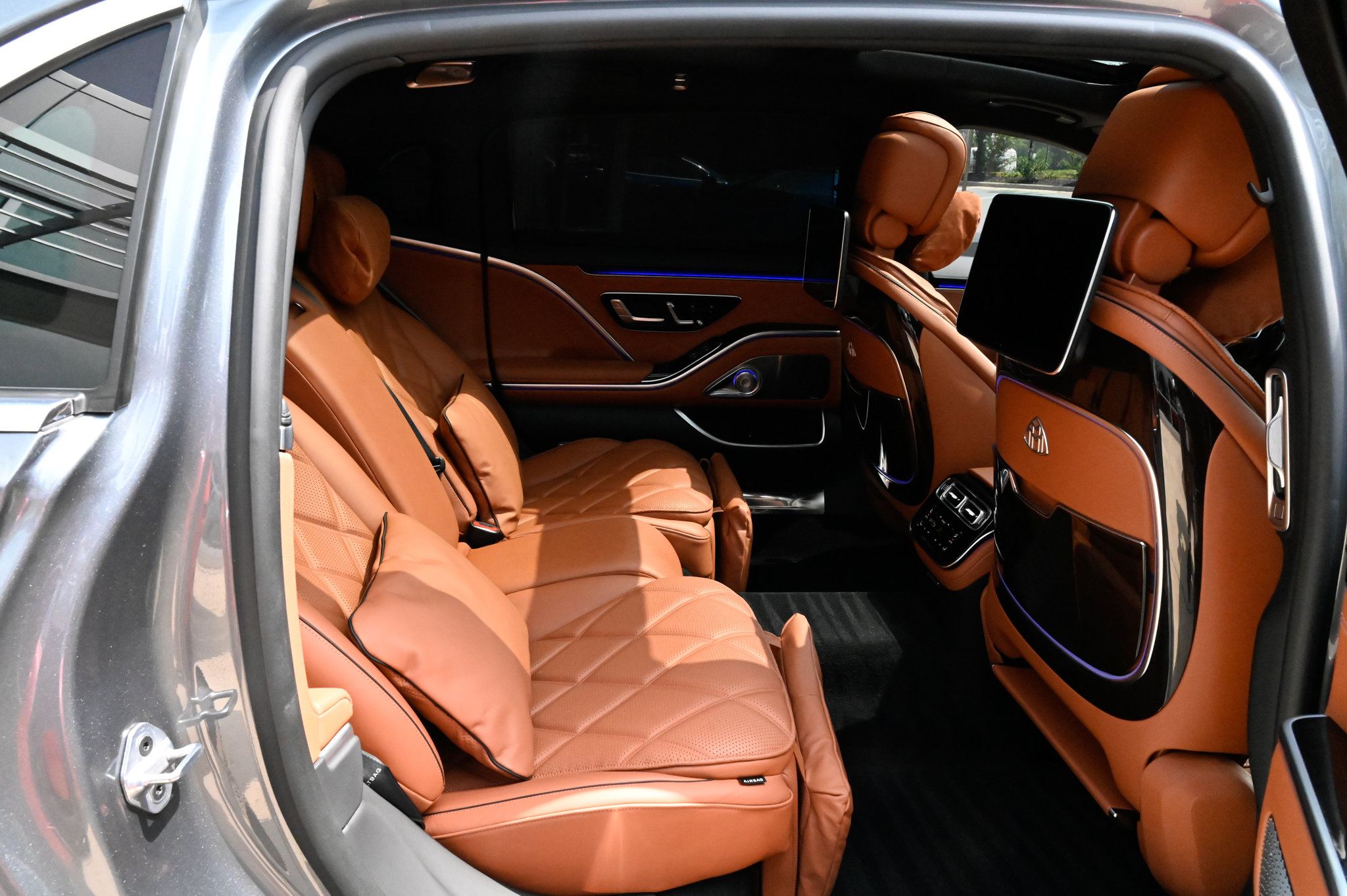 Used 2023 Mercedes-Benz Maybach S 680 4MATIC w/ Manufaktur Leather Package image 56