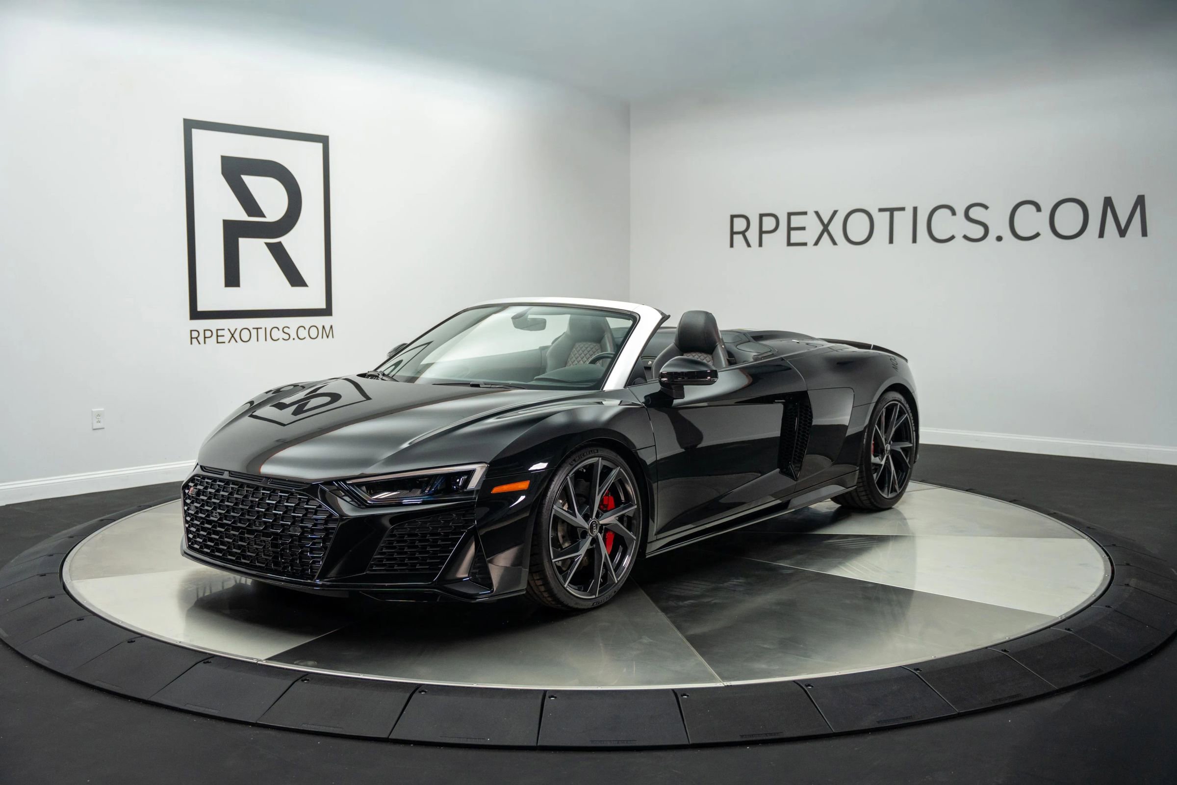 Used 2021 Audi R8 V10 w/ Premium Package image 1