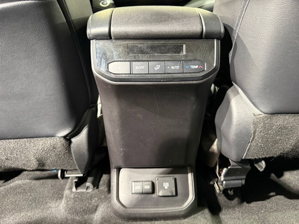 Used 2023 Toyota Highlander Limited AWD/4WD image 22