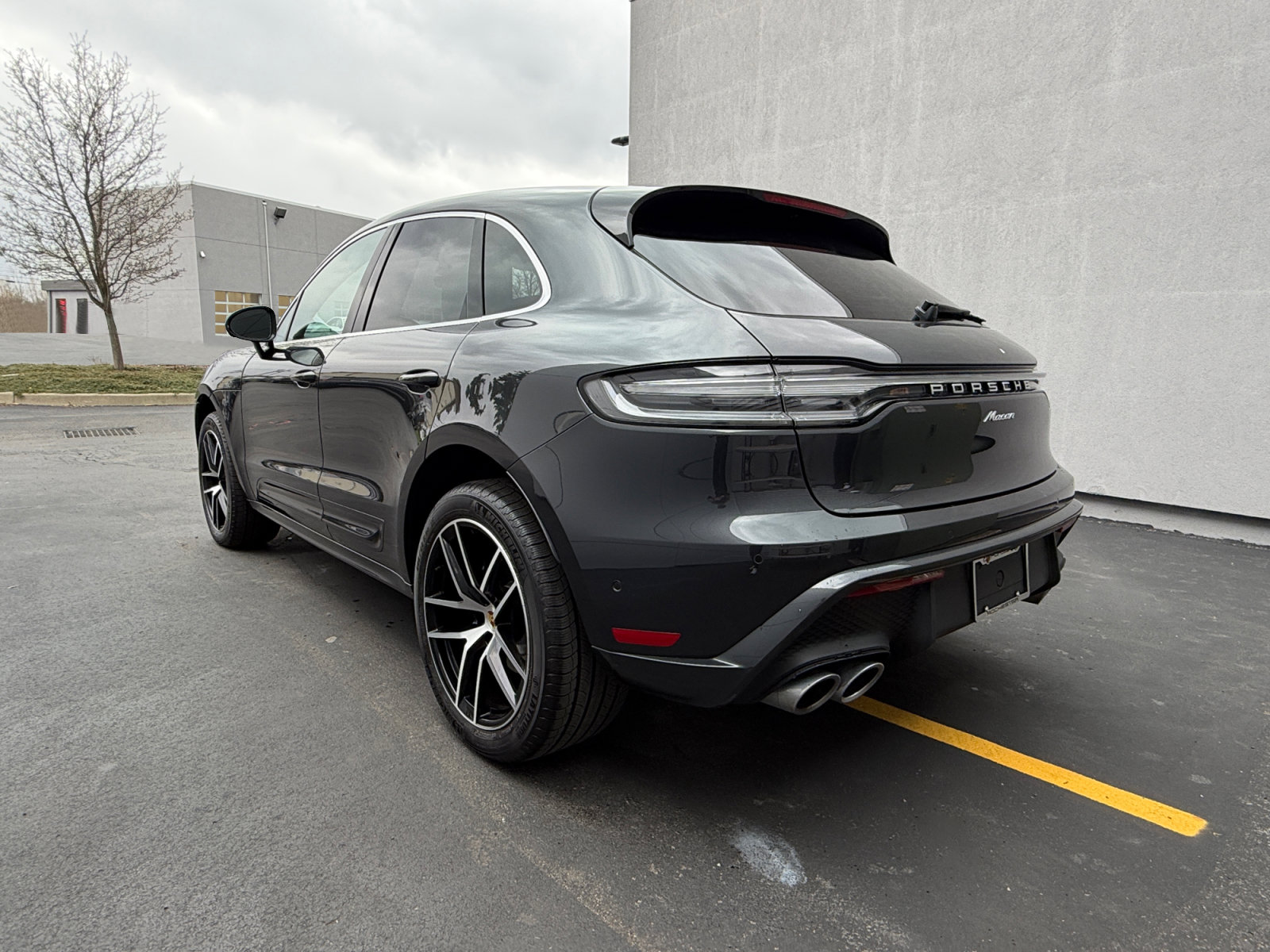 Used 2025 Porsche Macan AWD/4WD image 3