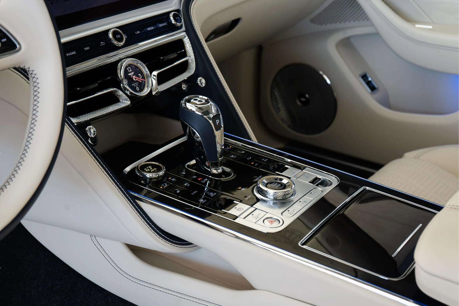 Used 2023 Bentley Flying Spur Azure AWD/4WD image 44