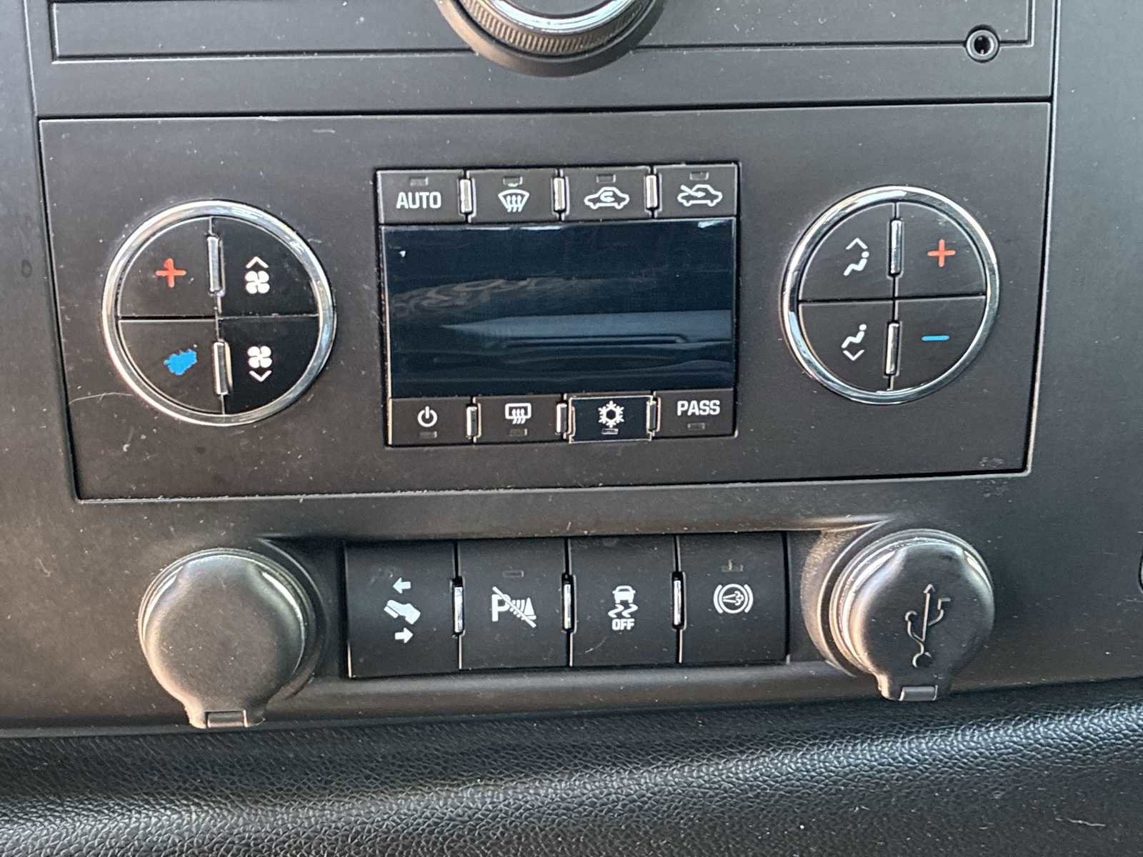 Used 2014 Chevrolet Silverado 2500 LT w/ Interior Plus Package AWD/4WD image 15