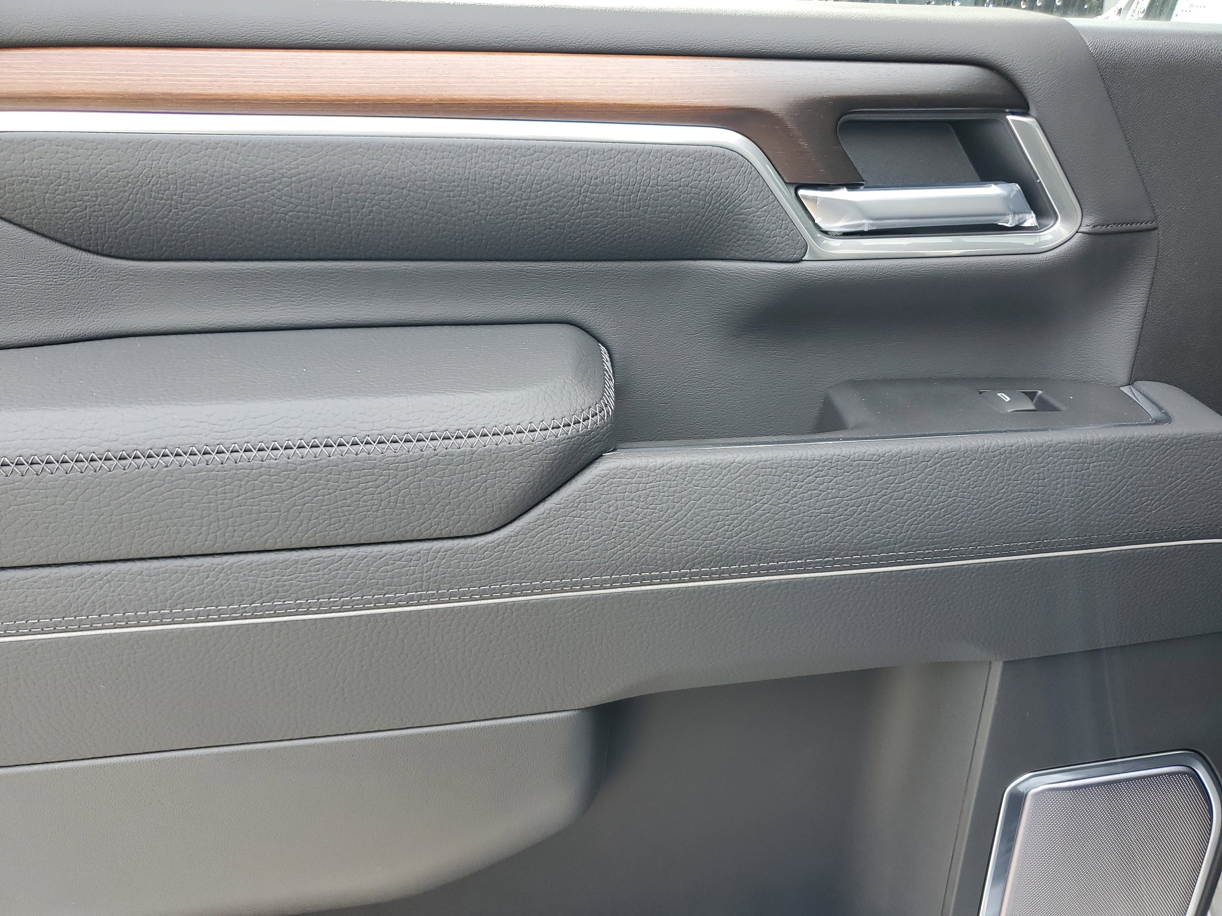 New 2025 GMC Sierra 2500 Denali image 12