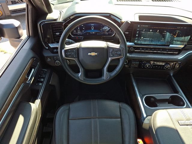 Used 2025 Chevrolet Silverado 2500 High Country w/ High Country Premium Package AWD/4WD image 12