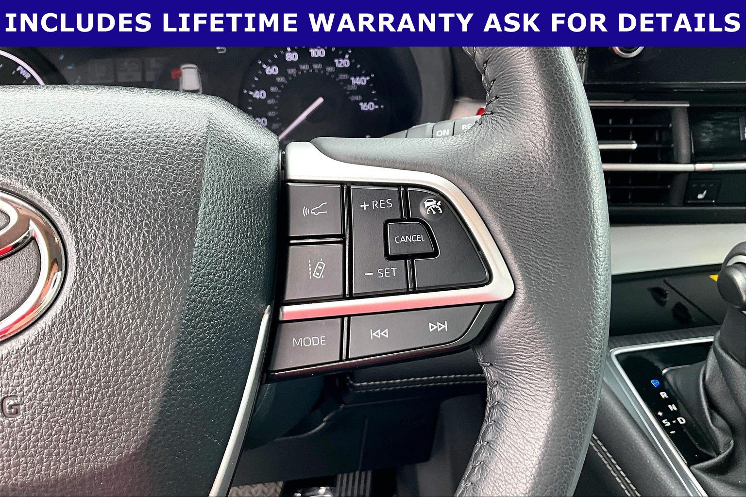 Used 2025 Toyota Sienna XLE FWD image 16