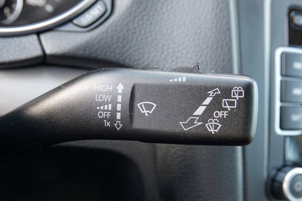 Used 2011 Volkswagen Golf TDI w/ Cold Weather Pkg FWD image 83