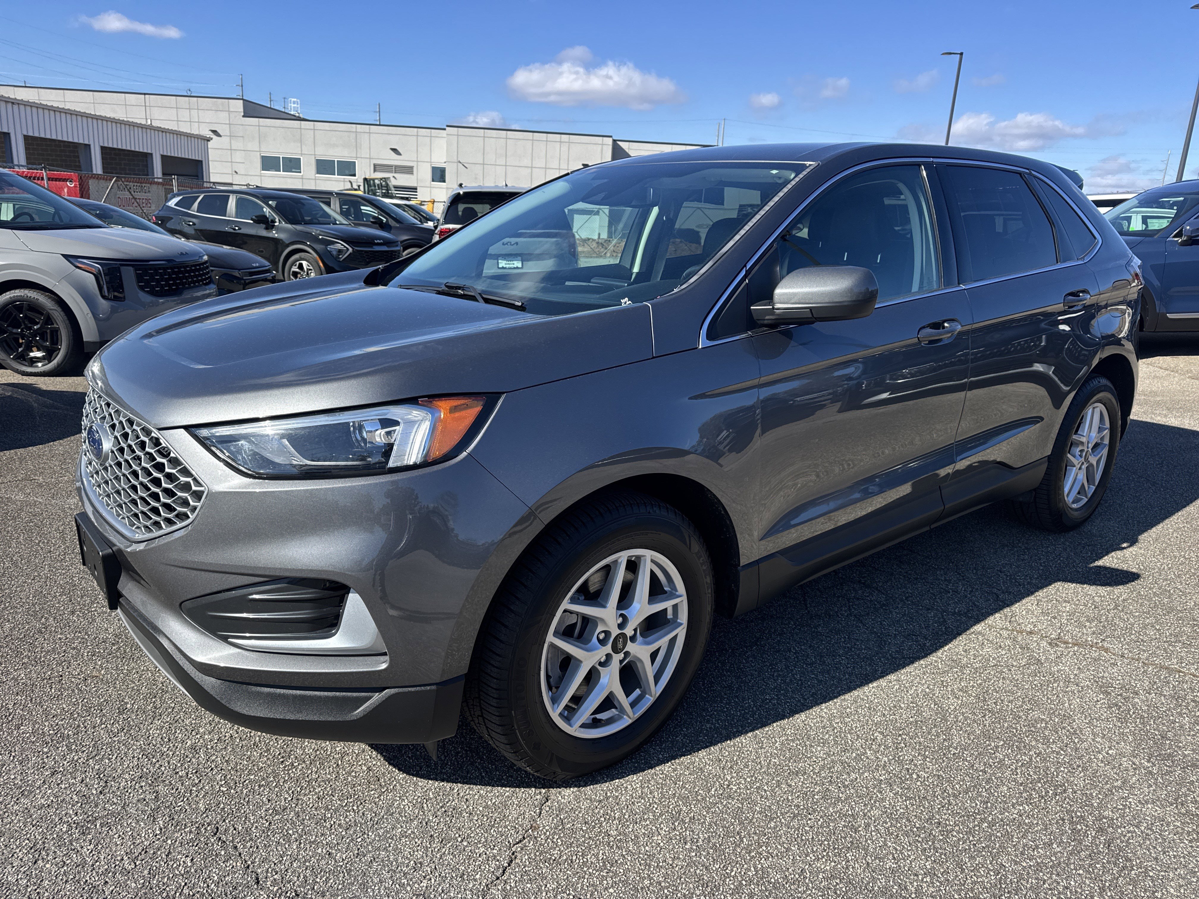 Used 2023 Ford Edge SEL image 3
