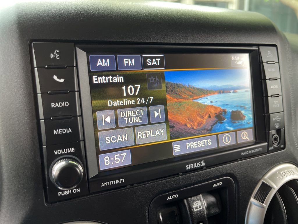 Used 2018 Jeep Wrangler Unlimited Rubicon w/ Cold Weather Group AWD/4WD image 37