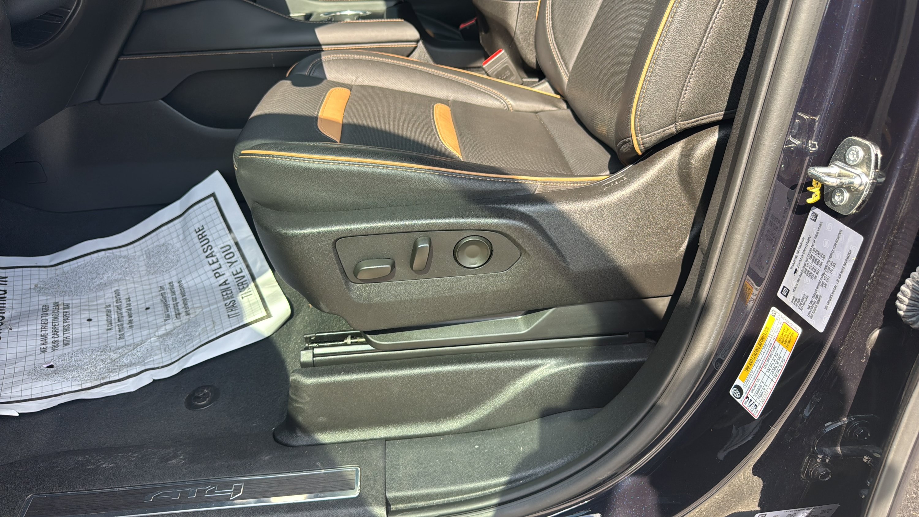 Used 2024 GMC Yukon AT4 w/ Technology Package AWD/4WD image 10