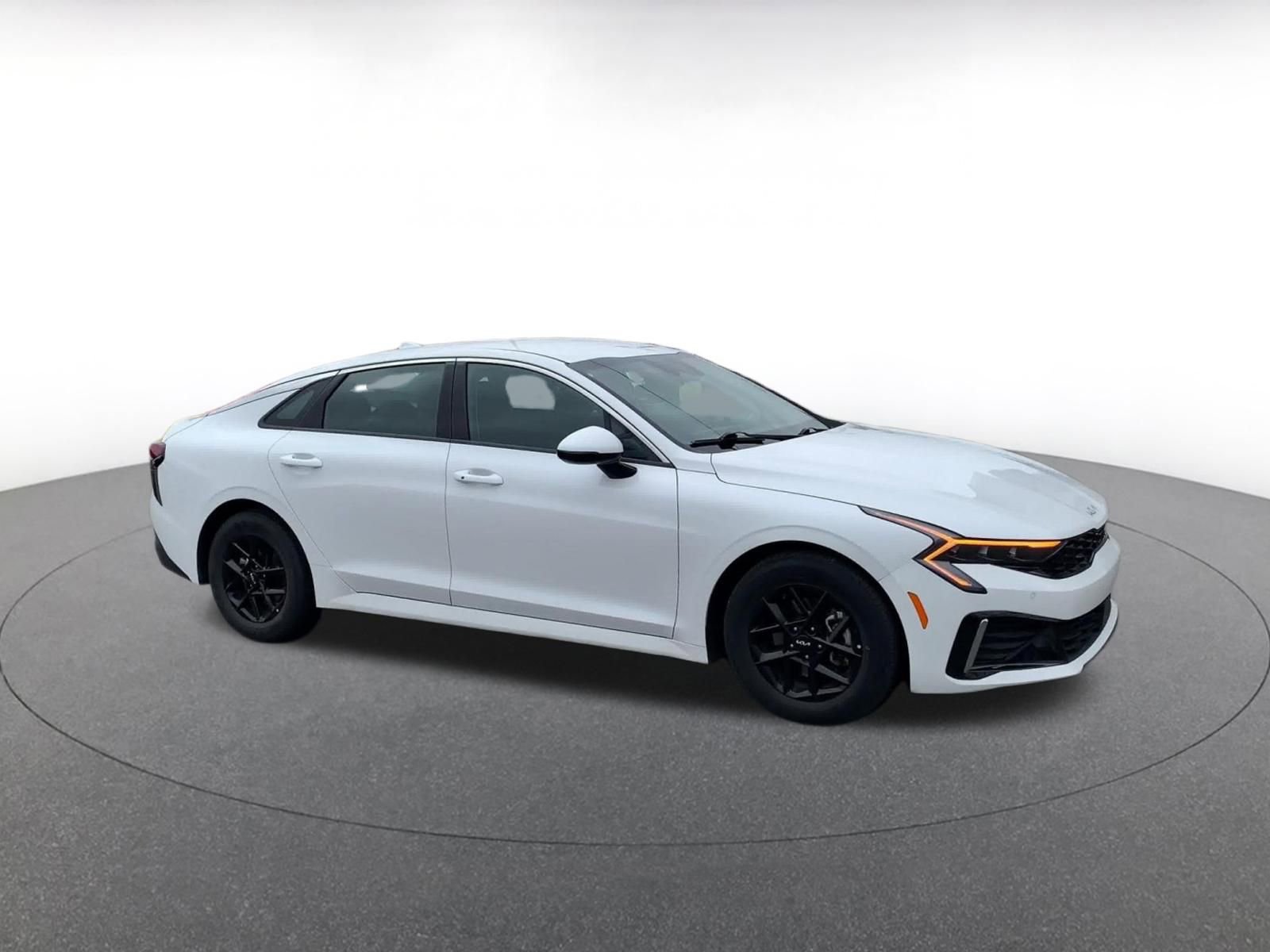 Used 2025 Kia K5 LXS FWD image 2