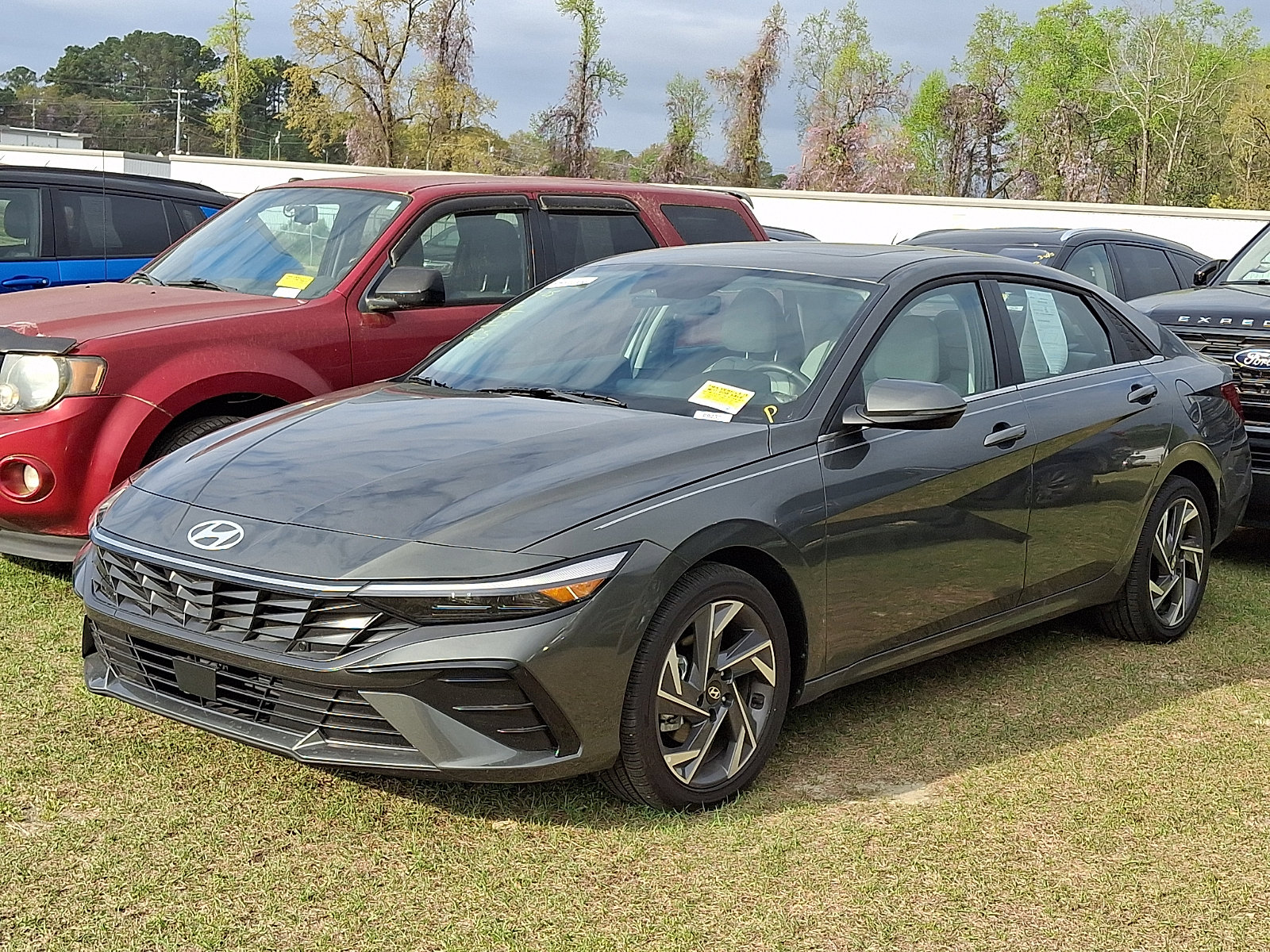 Used 2025 Hyundai Elantra Limited image 3