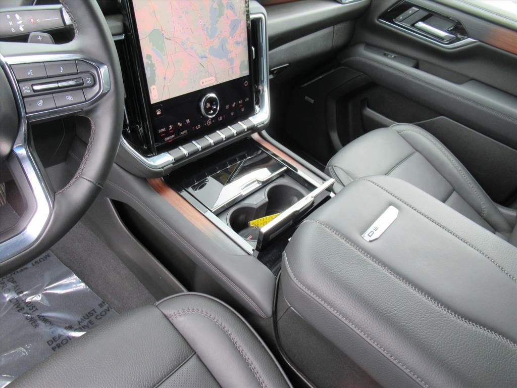 Used 2025 GMC Yukon XL Denali image 17