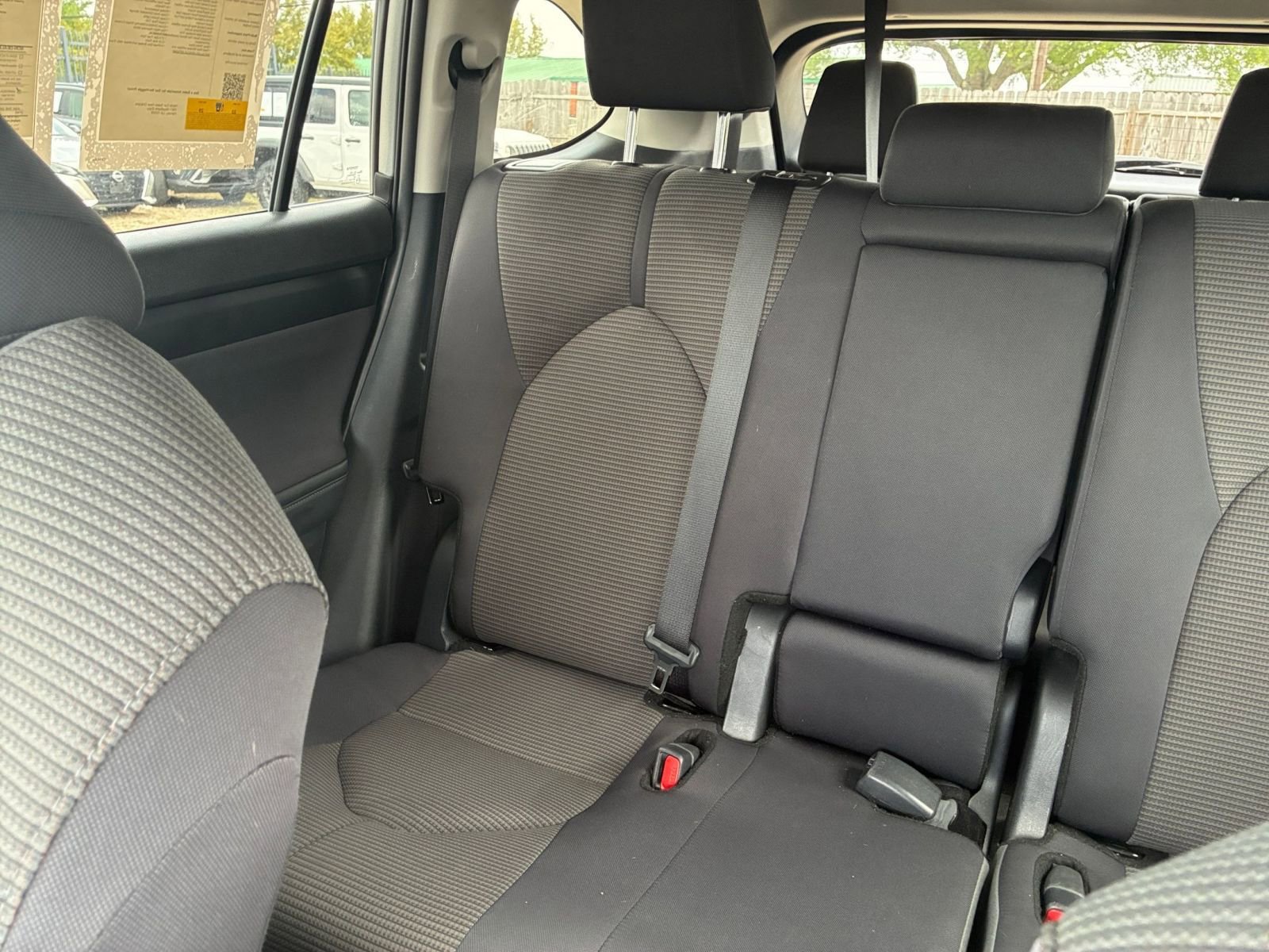 Used 2025 Toyota Highlander LE image 36