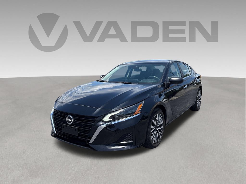 Used 2024 Nissan Altima 2.5 SV FWD image 1