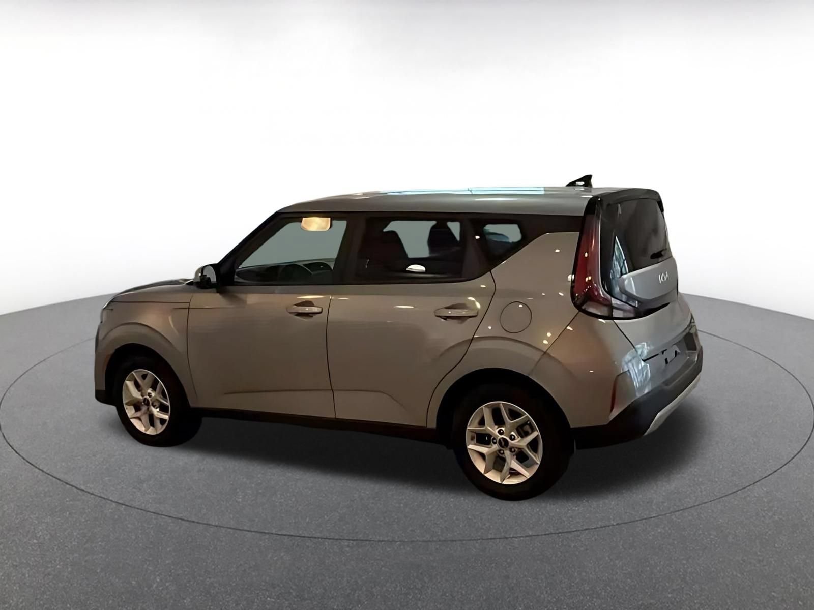 Used 2025 Kia Soul LX w/ LX Technology Package FWD image 13