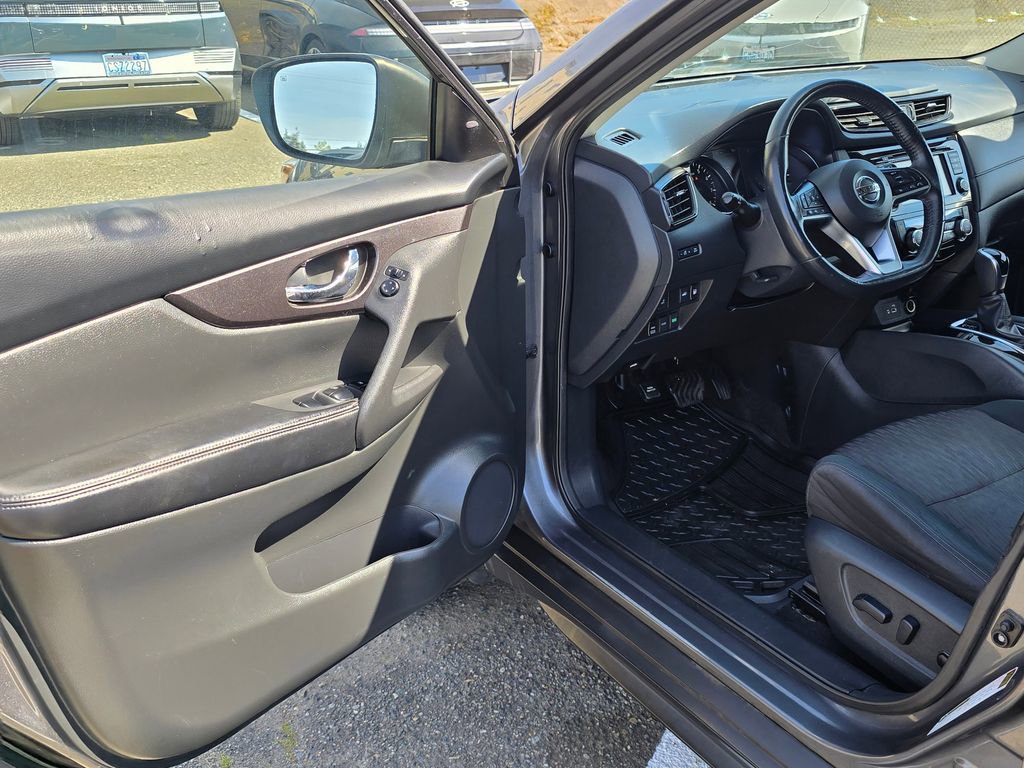 Used 2018 Nissan Rogue SV AWD/4WD image 18