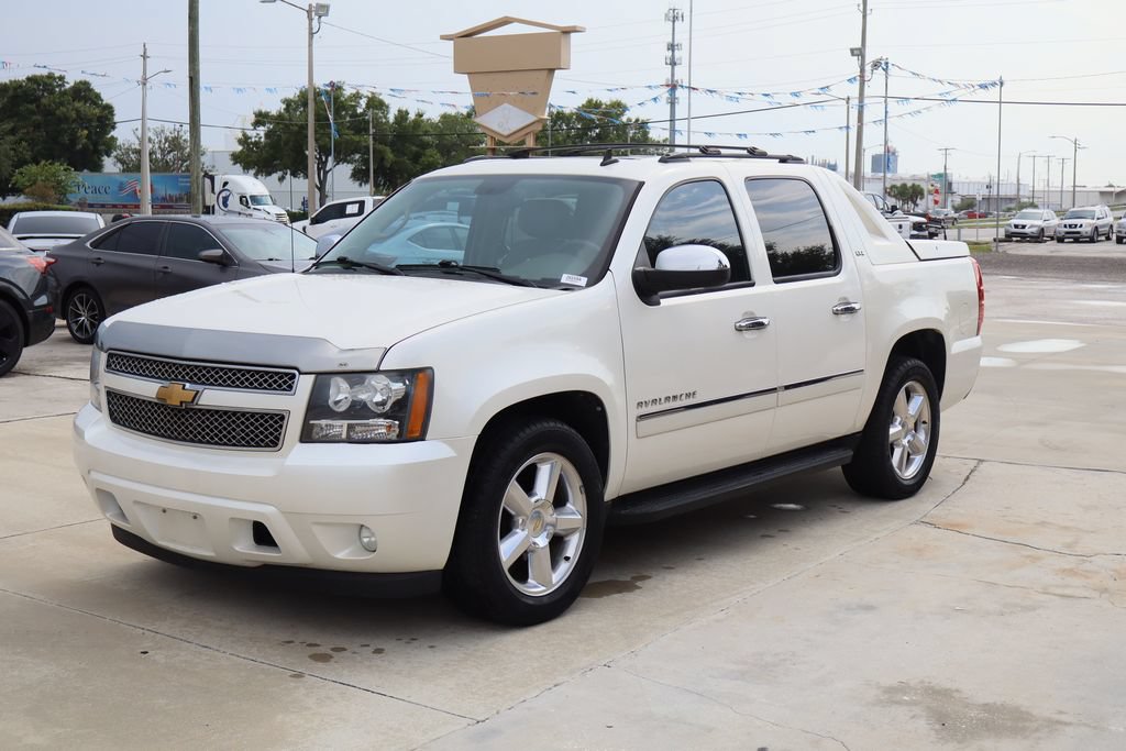 Used 2012 Chevrolet Avalanche LTZ RWD image 5