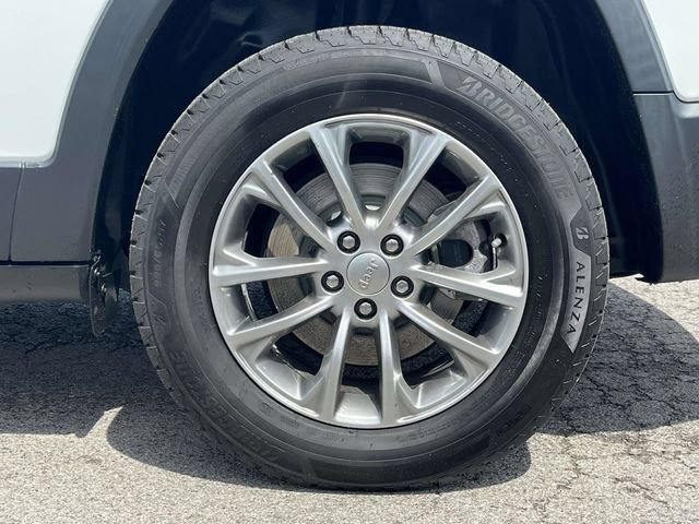 Used 2022 Jeep Cherokee Latitude Lux w/ Sun & Sound Group AWD/4WD image 11
