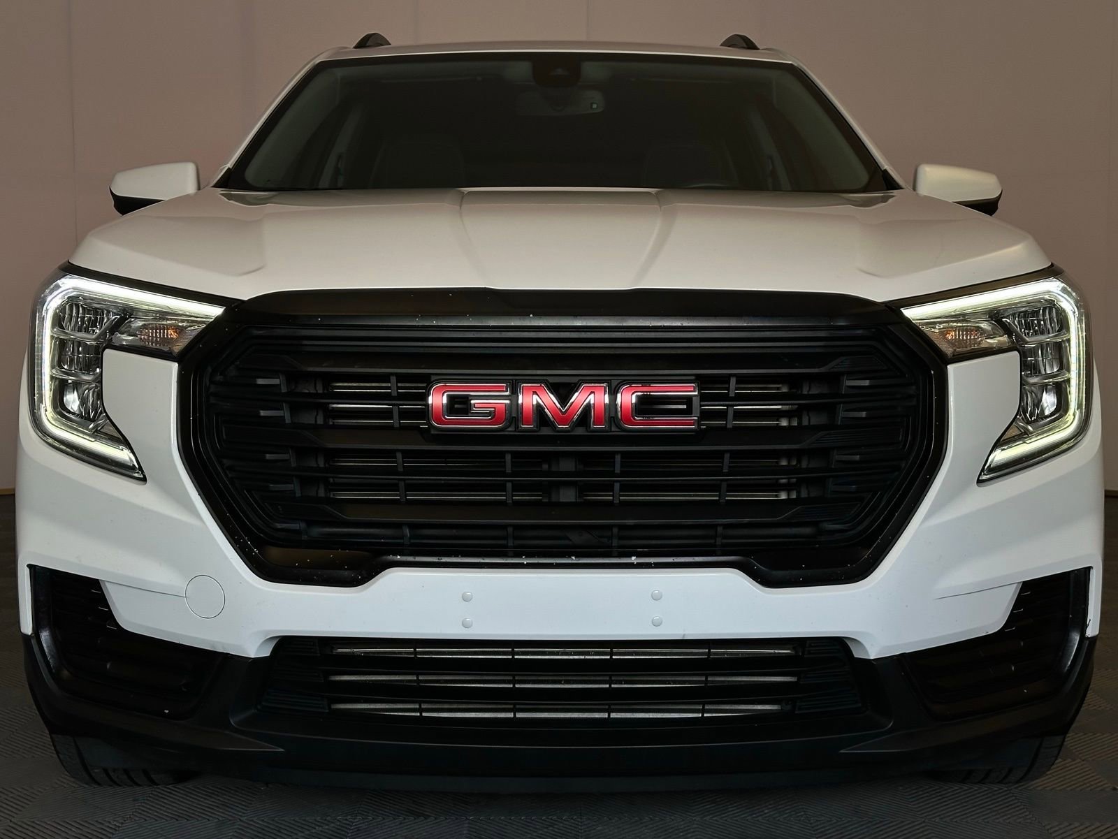 Used 2022 GMC Terrain SLE w/ Driver Convenience Package FWD image 19