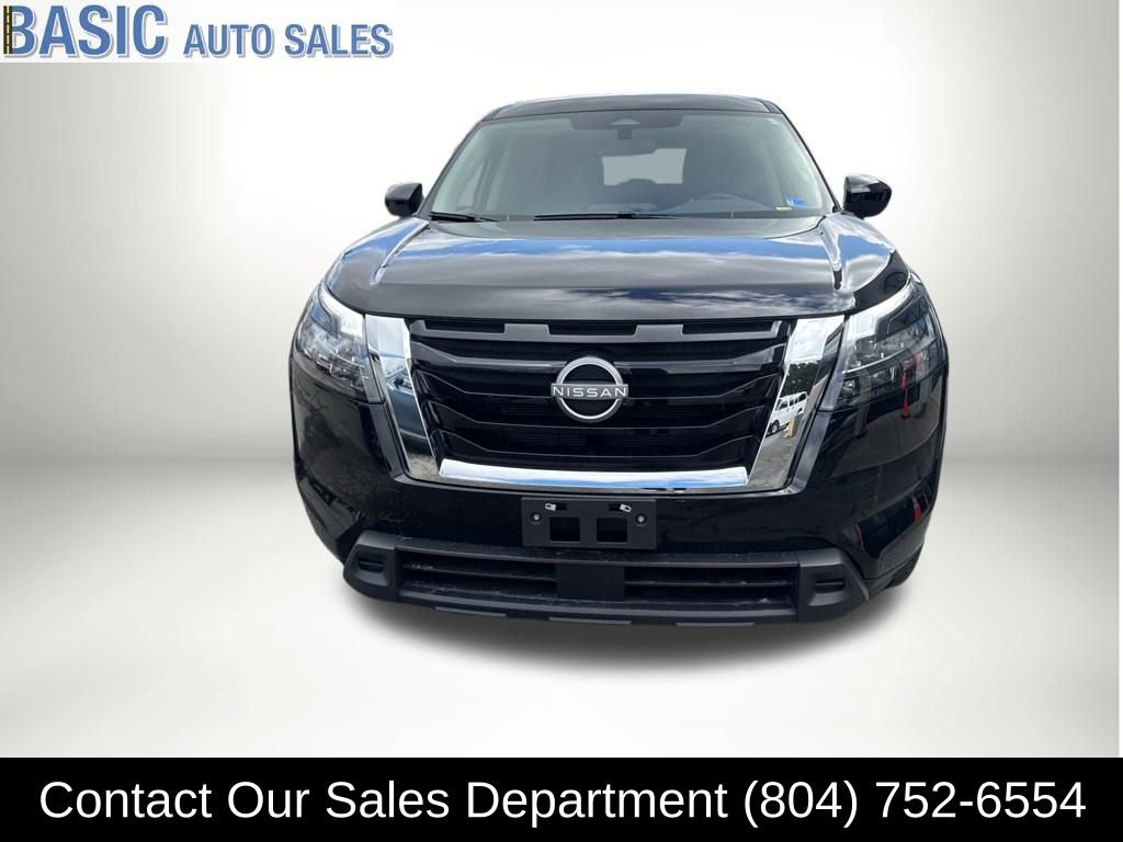 Used 2025 Nissan Pathfinder S image 3