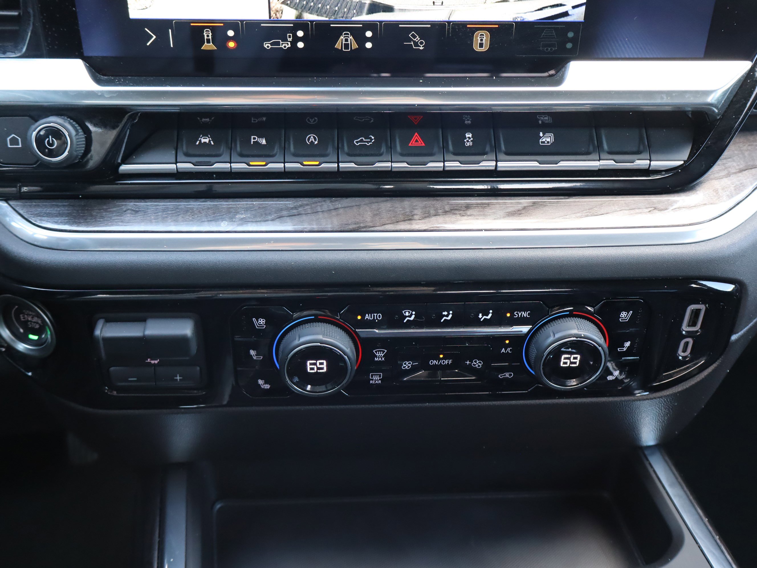 Certified 2025 Chevrolet Silverado 1500 LTZ w/ LTZ Premium Package image 28