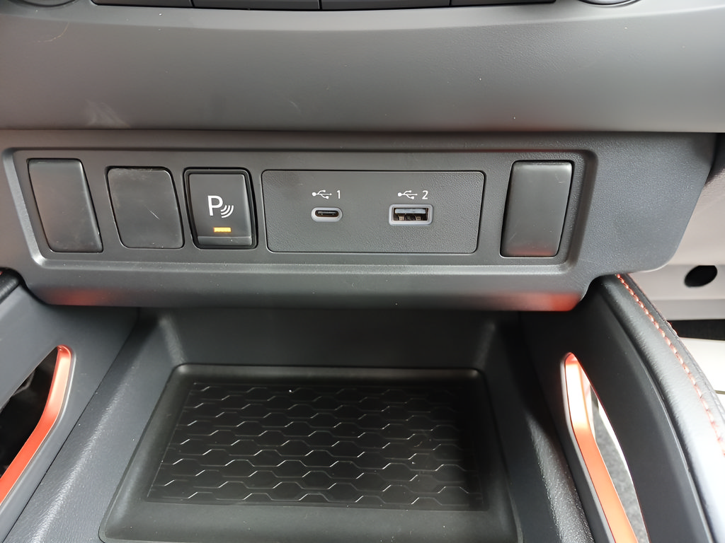 Used 2025 Nissan Frontier PRO-4X AWD/4WD image 24