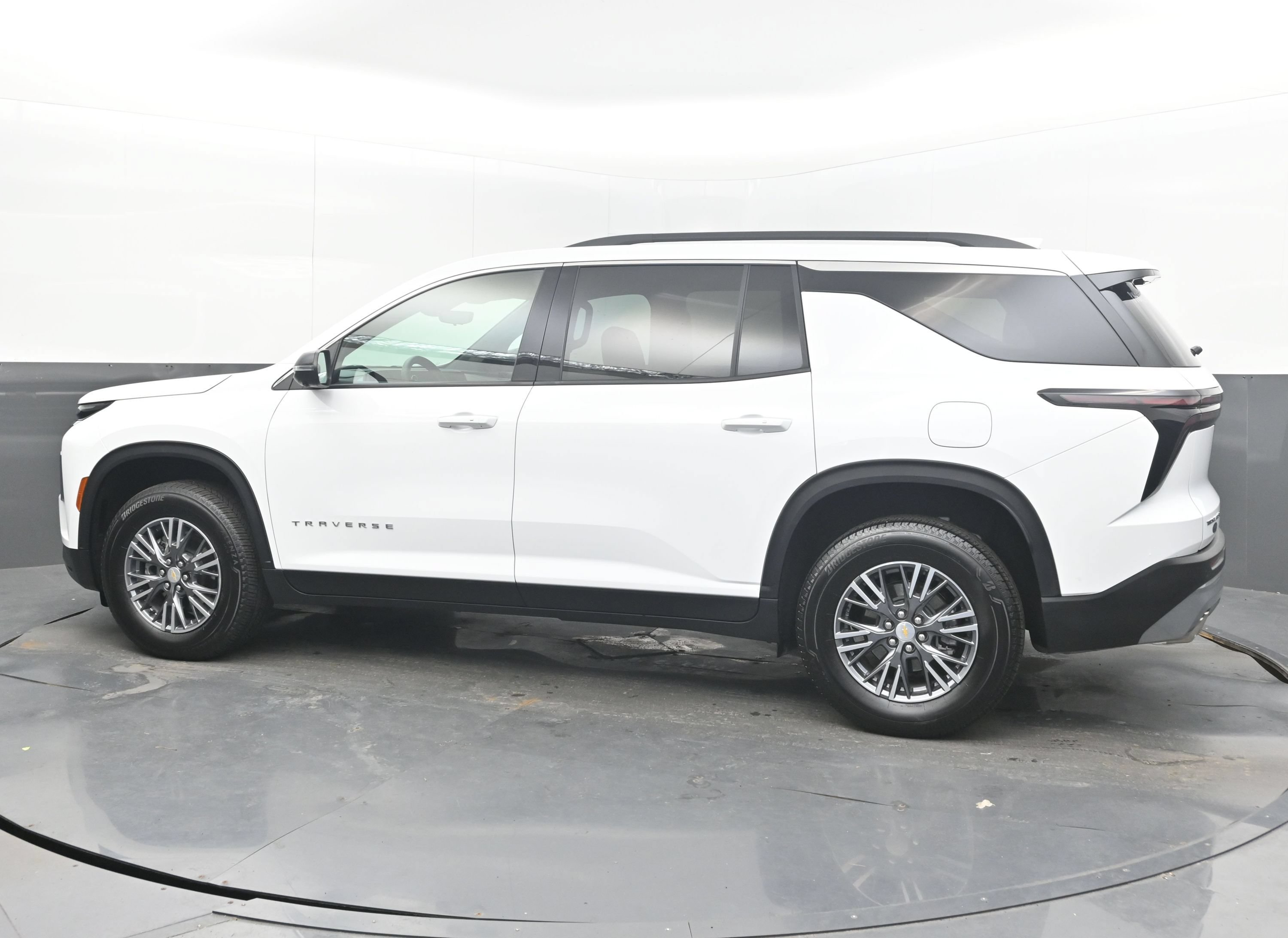 Certified 2026 Chevrolet Traverse LT w/ Driver Confidence Package FWD image 7
