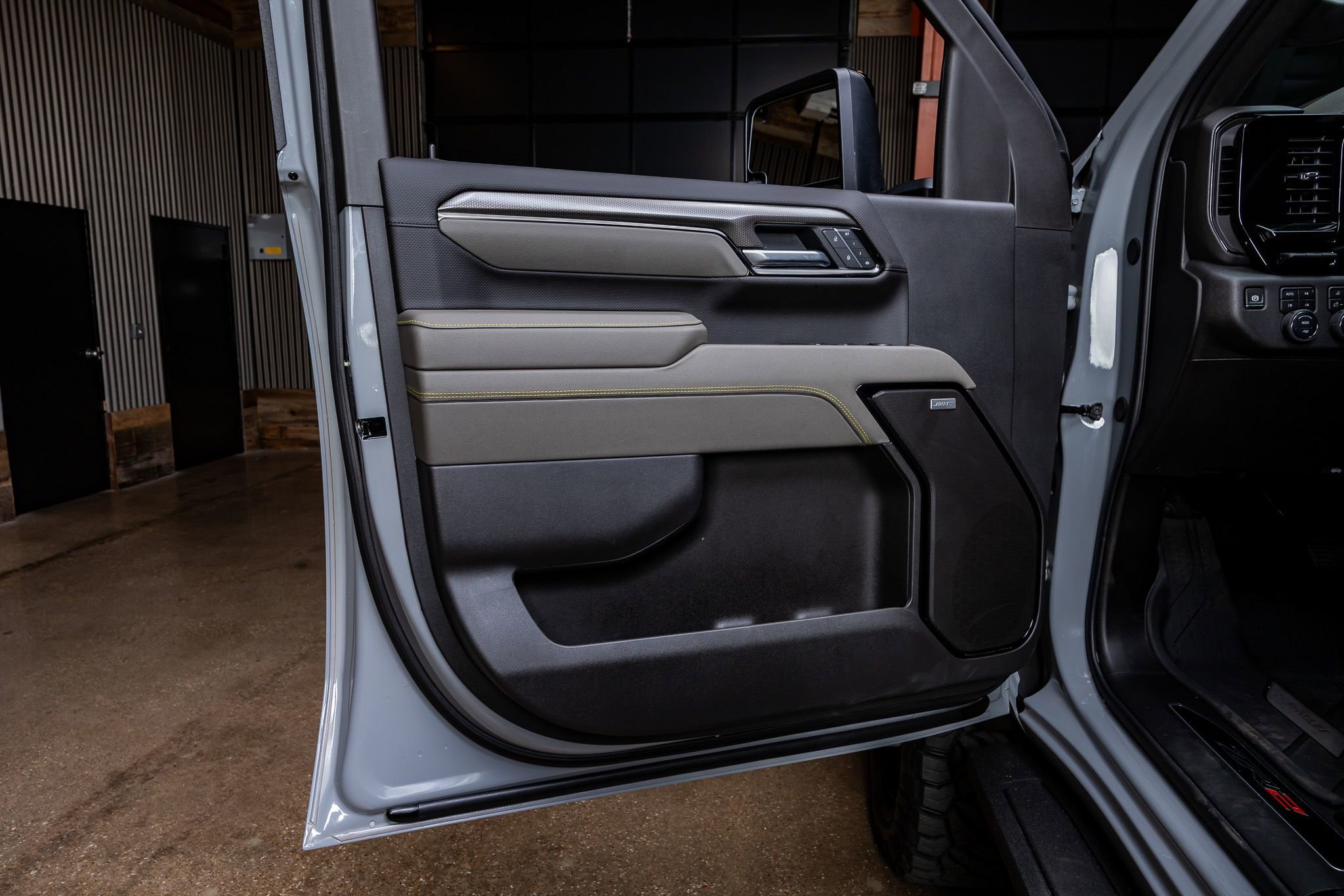 Used 2025 Chevrolet Silverado 2500 ZR2 w/ Technology Package image 36