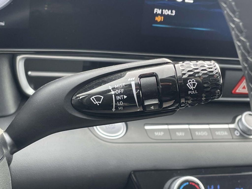 Certified 2025 Hyundai Elantra SEL image 13