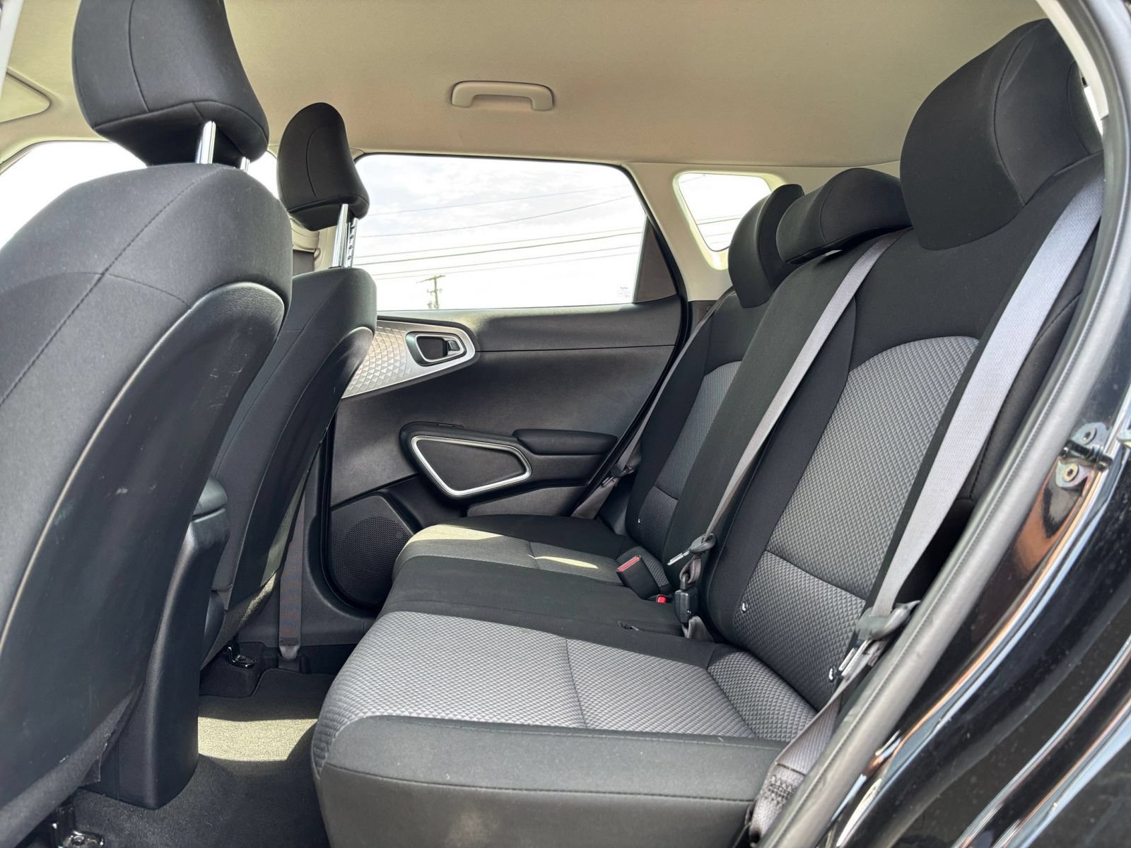 Used 2025 Kia Soul LX w/ LX Technology Package FWD image 22