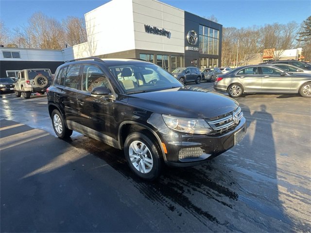 Used 2017 Volkswagen Tiguan S image 2
