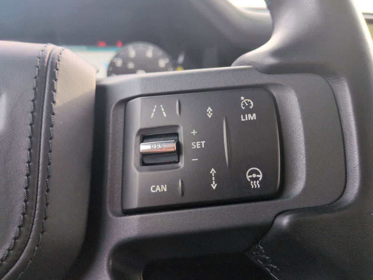 Used 2024 Land Rover Defender 130 X-Dynamic SE image 27