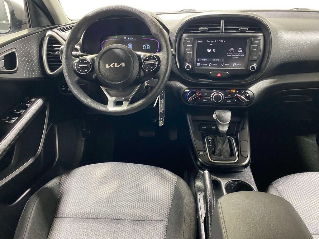 Used 2025 Kia Soul LX w/ LX Technology Package FWD image 11