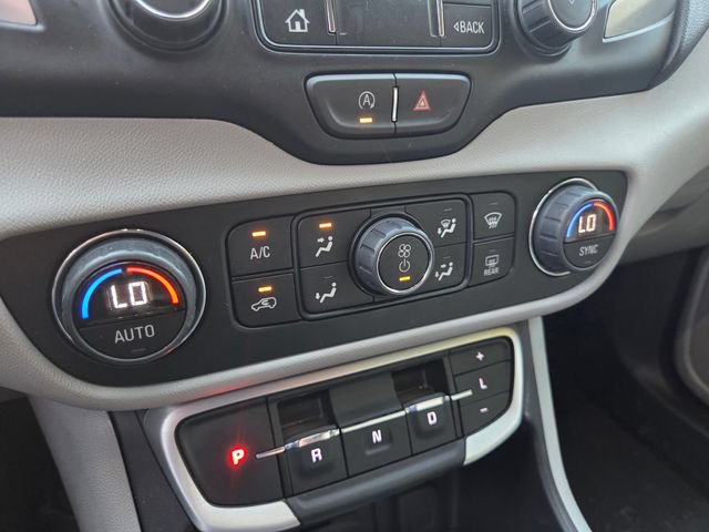 Used 2024 GMC Terrain SLT AWD/4WD image 16