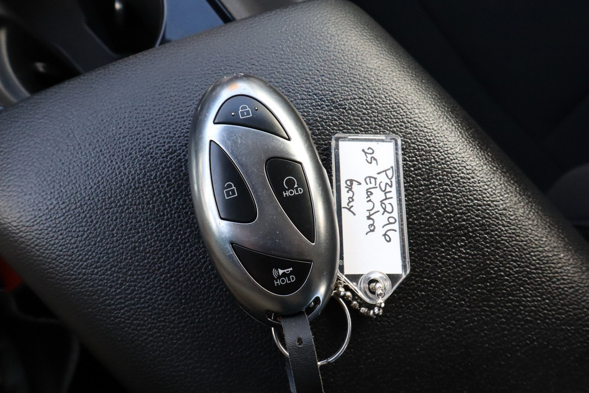 Used 2025 Hyundai Elantra SEL FWD image 30