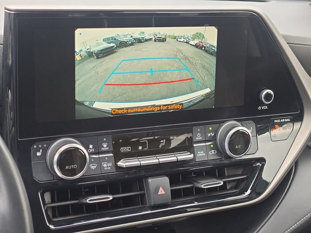 Used 2023 Toyota Highlander XLE FWD image 22