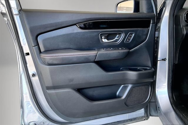 Used 2025 Honda Pilot TrailSport image 17