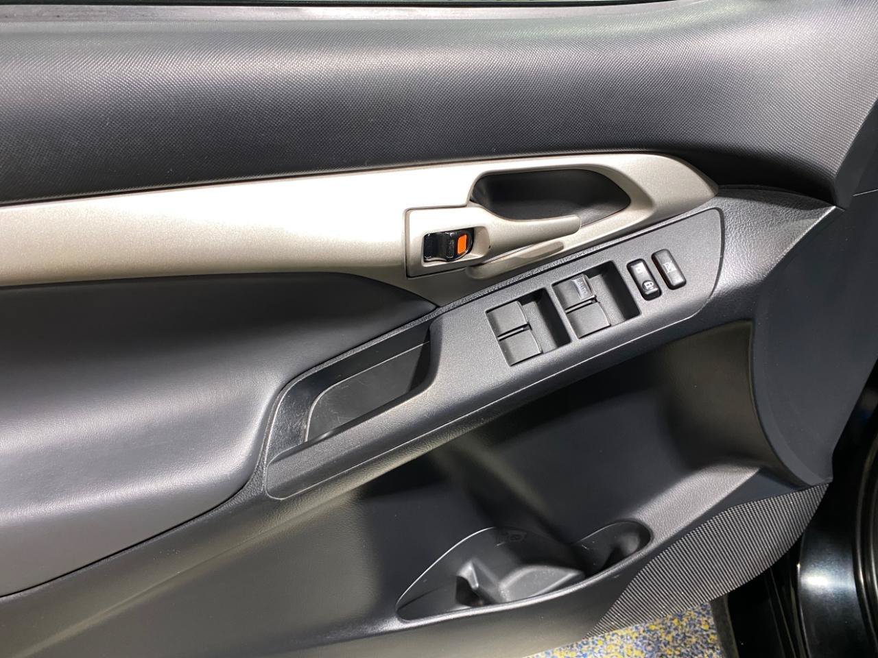 Used 2009 Pontiac Vibe GT FWD image 8