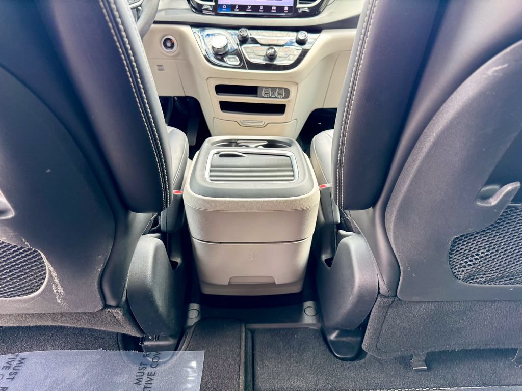 Used 2024 Chrysler Pacifica Touring-L FWD image 38