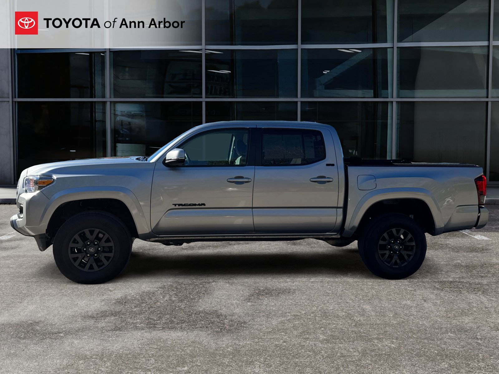 Used 2023 Toyota Tacoma SR5 w/ Technology Package AWD/4WD image 9
