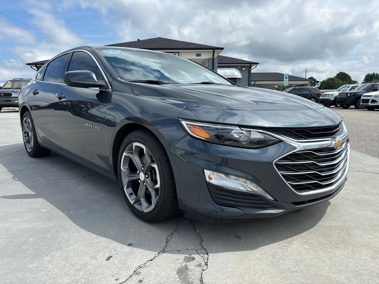 Used 2021 Chevrolet Malibu LT FWD image 2