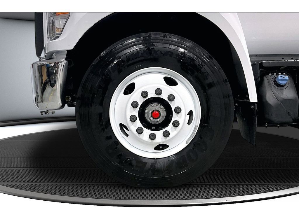 Used 2023 Ford F750 2WD Regular Cab Super Duty image 10