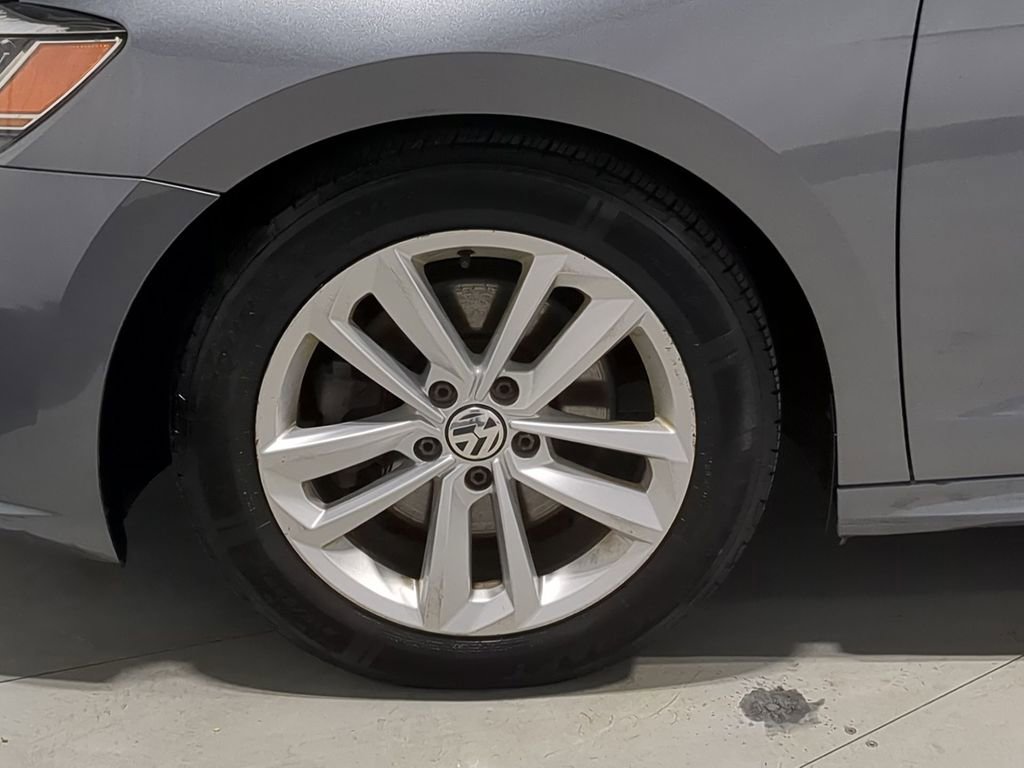 Used 2020 Volkswagen Passat 2.0T SE image 16