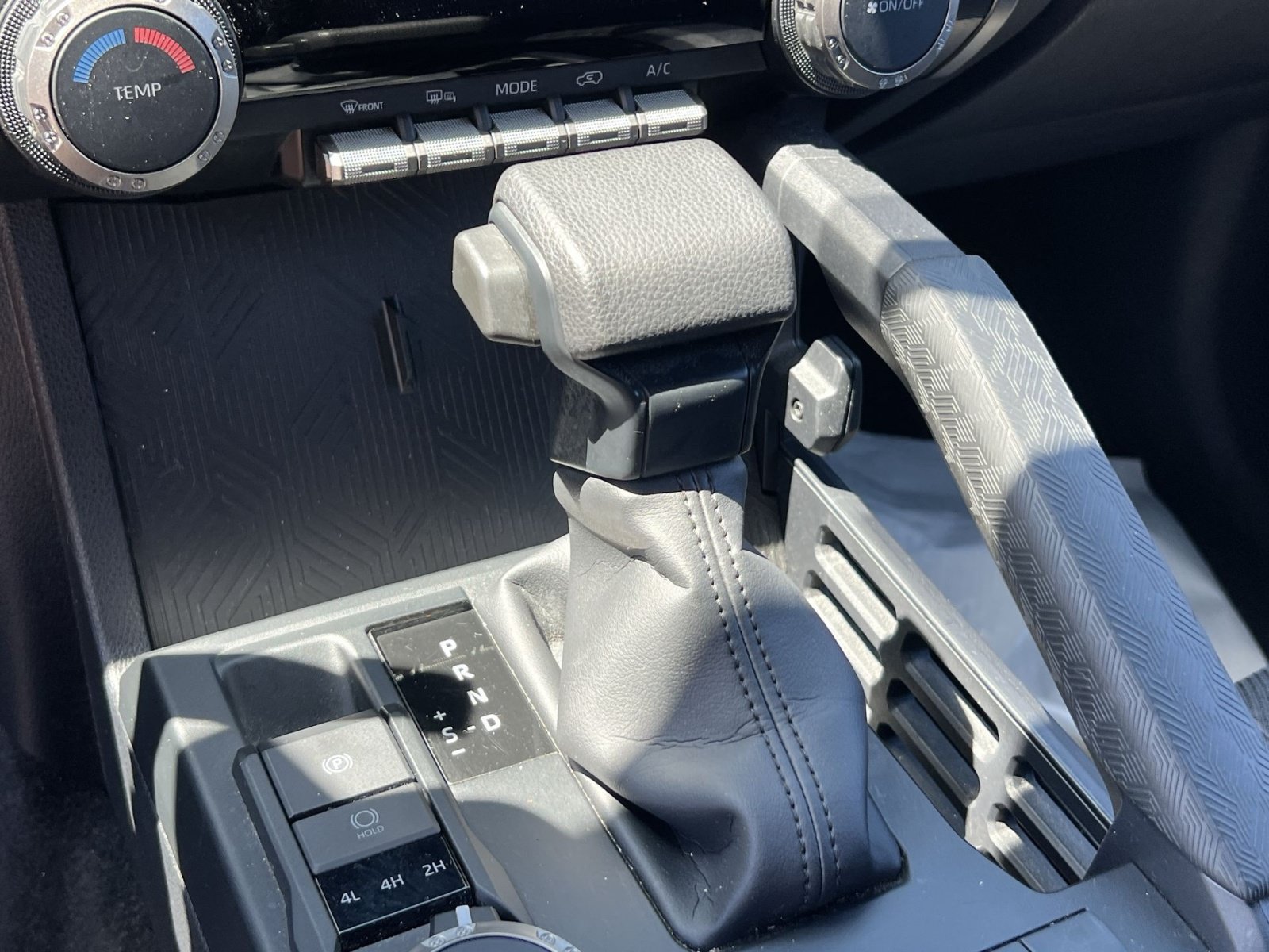 Used 2025 Toyota 4Runner SR5 AWD/4WD image 18