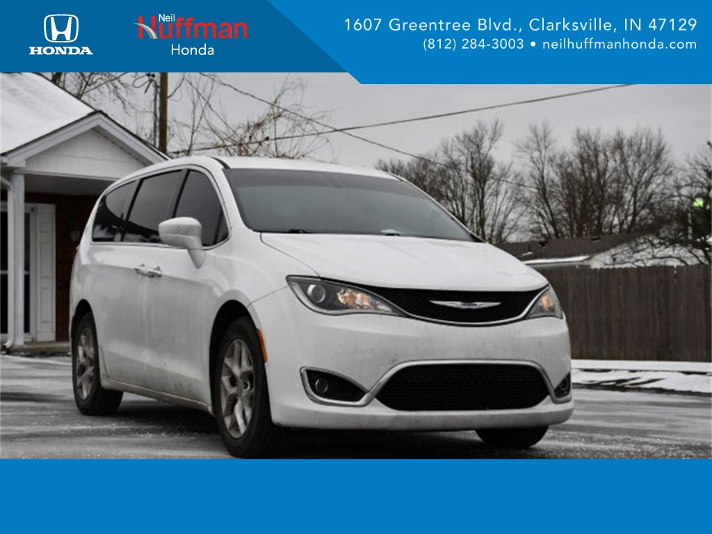 Used 2019 Chrysler Pacifica Touring Plus w/ Tire & Wheel Group image 1