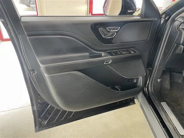 Used 2023 Lincoln Aviator AWD image 11