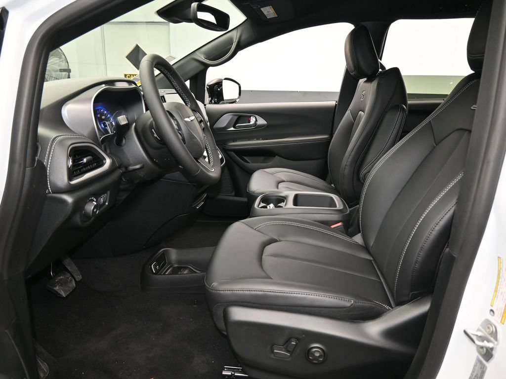 New 2026 Chrysler Pacifica Select w/ S Appearance Package FWD image 11