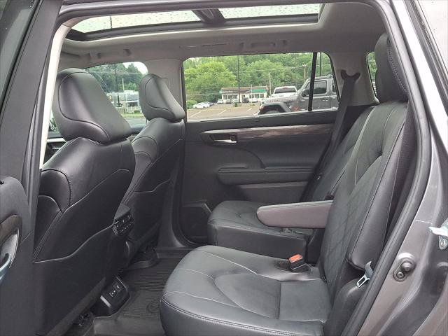 Certified 2024 Toyota Highlander Platinum AWD/4WD image 21