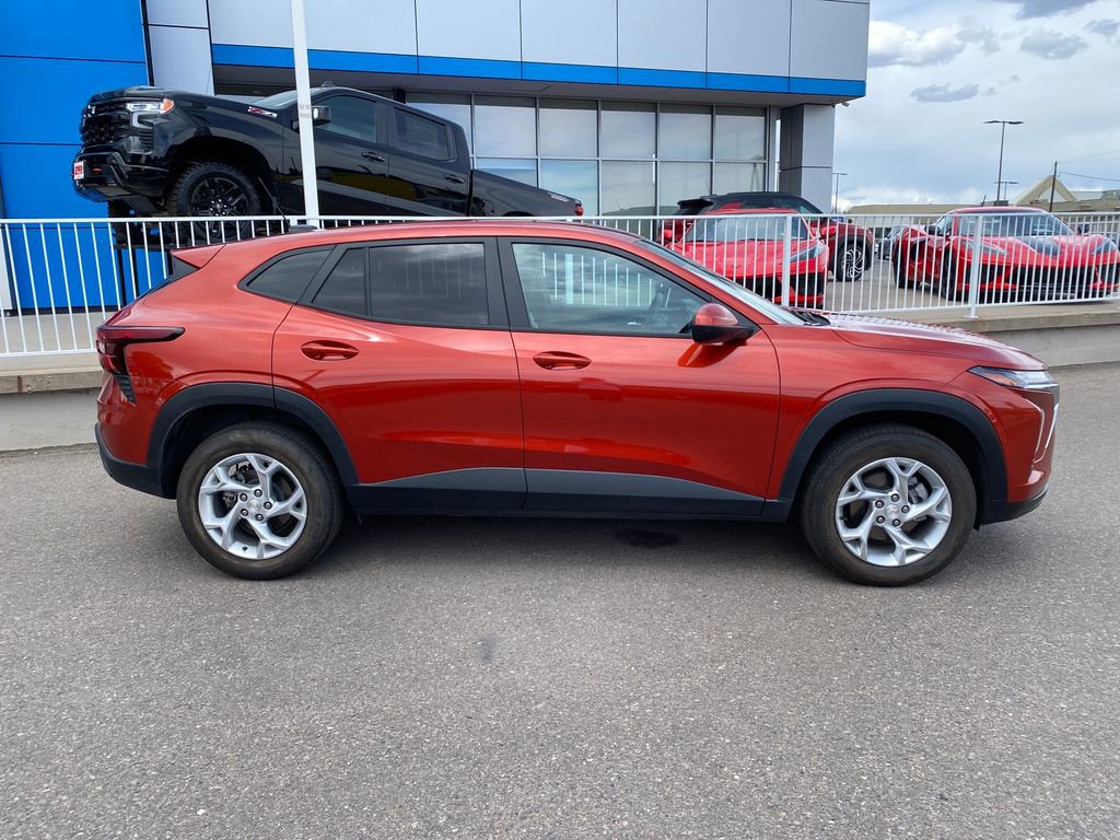 Used 2024 Chevrolet Trax LS w/ LS Convenience Package FWD image 6