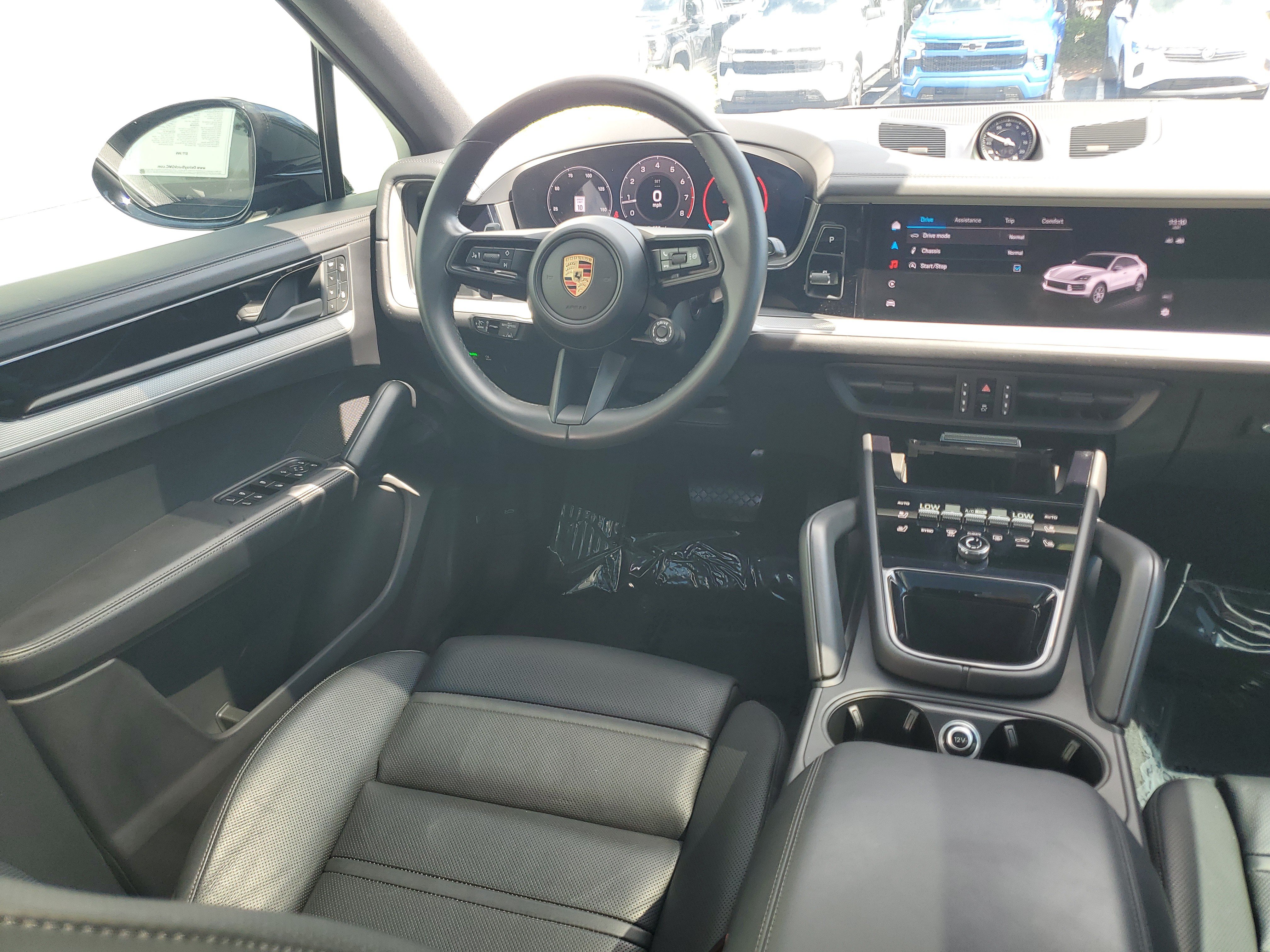 Used 2024 Porsche Cayenne Coupe AWD/4WD image 14